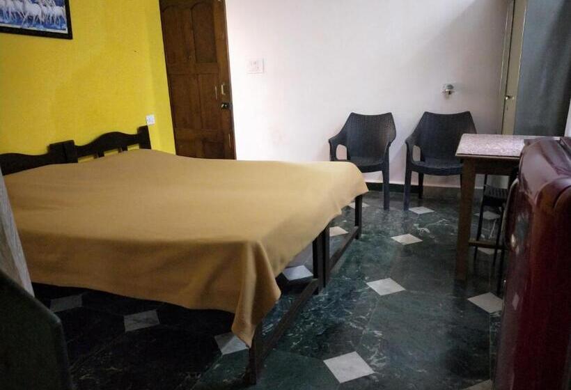 پانسیون Alexmarie Guest House 5 Min To Candolim Beach