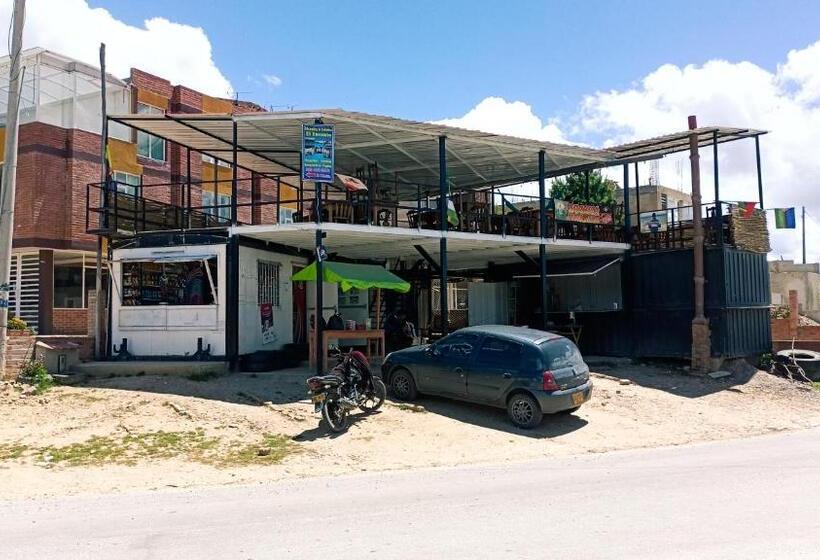 호스텔 Hospedaje Puerta Al Lago