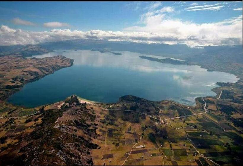 호스텔 Hospedaje Puerta Al Lago