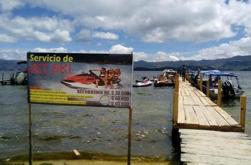 호스텔 Hospedaje Puerta Al Lago