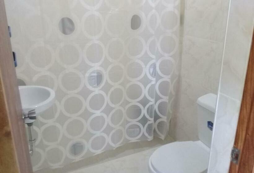 فندق صغير Josurfinn, Puraran Beach