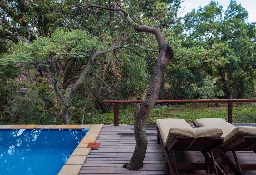 هتل Ndlovu Safari Lodge