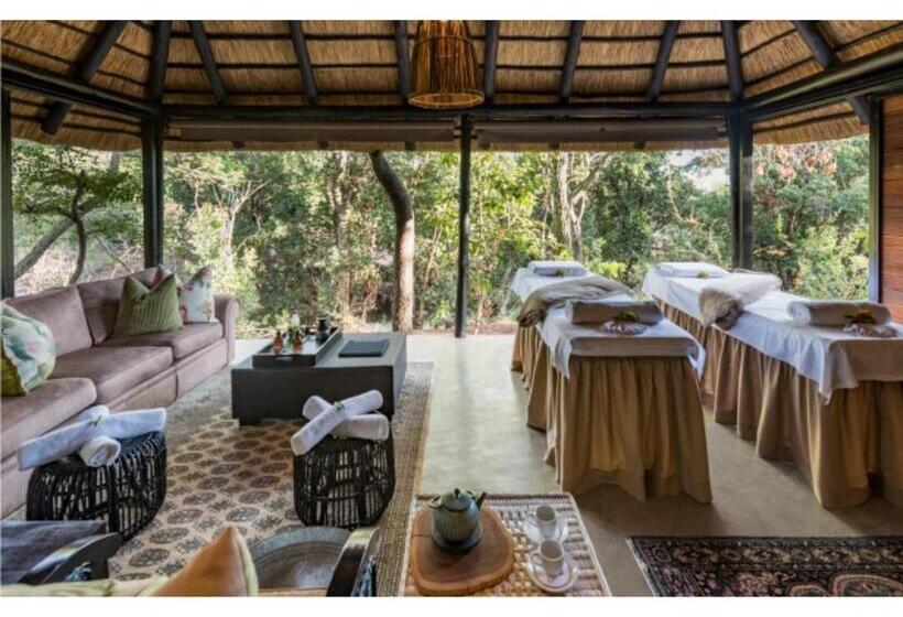هتل Ndlovu Safari Lodge