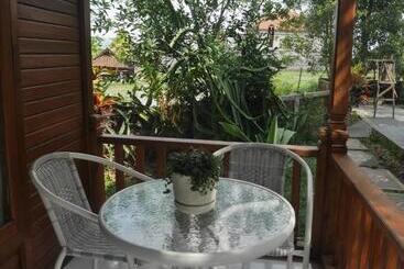 پانسیون Adhitya Dharma Guest House