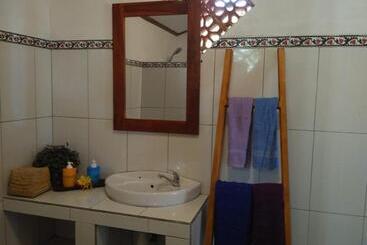 پانسیون Adhitya Dharma Guest House