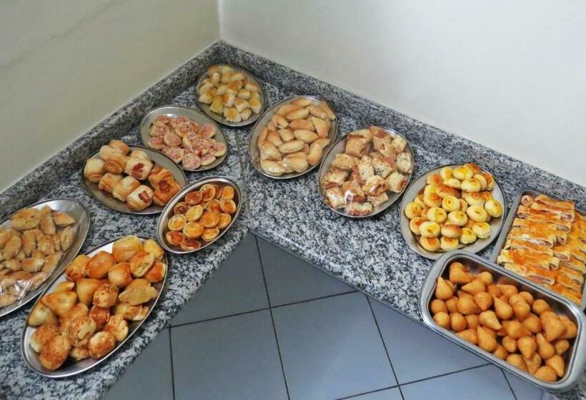 호스텔 Pousada Lirio Do Vale