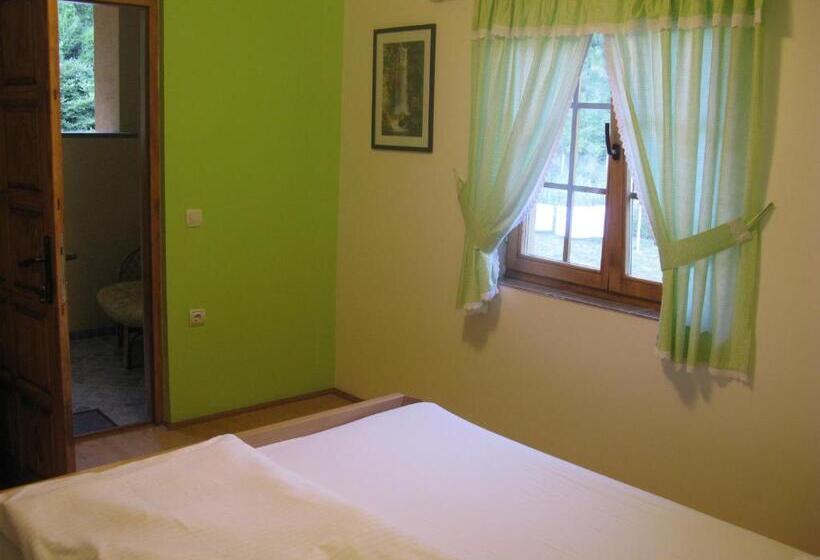 تختخواب و صبحانه Apartments Izvor Lisine