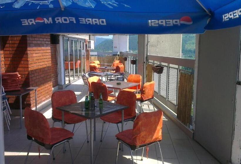 هتل Konaciste Trstenik