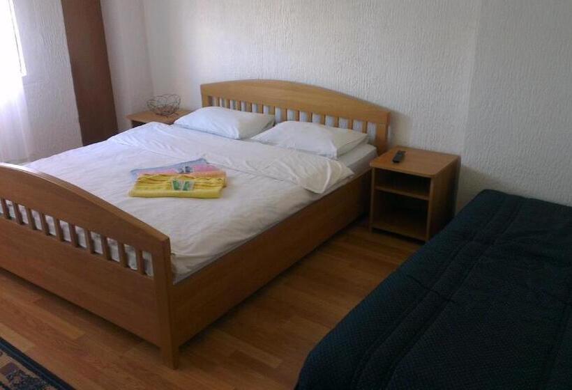 هتل Konaciste Trstenik