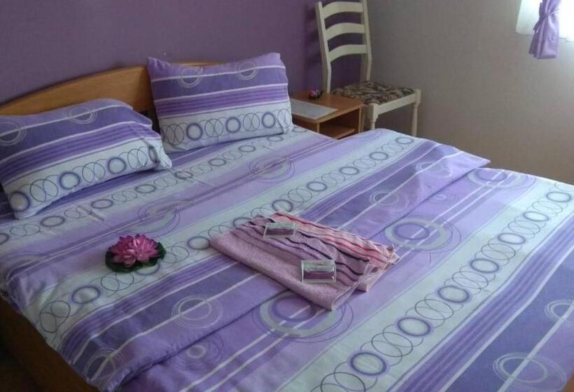 هتل Konaciste Trstenik