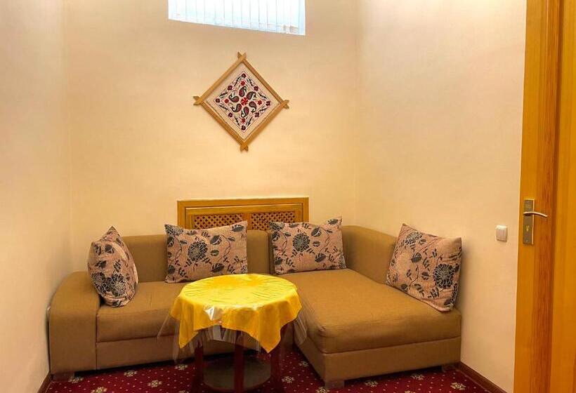 فندق Yangi Sharq