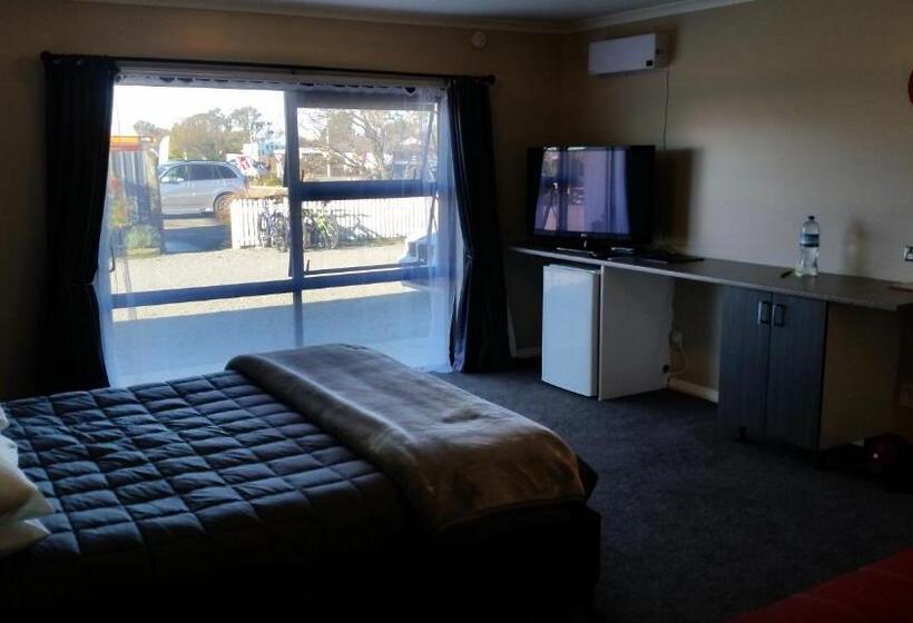 Moeraki Boulders Motel