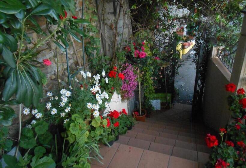 پانسیون Garden Villa Sea View