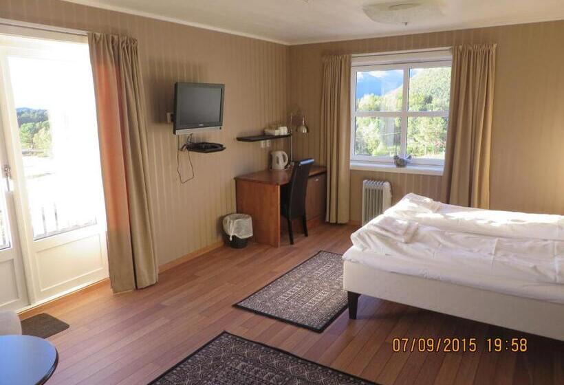 פנסיון Ulvsvåg Gjestgiveri Og Fjordcamping As