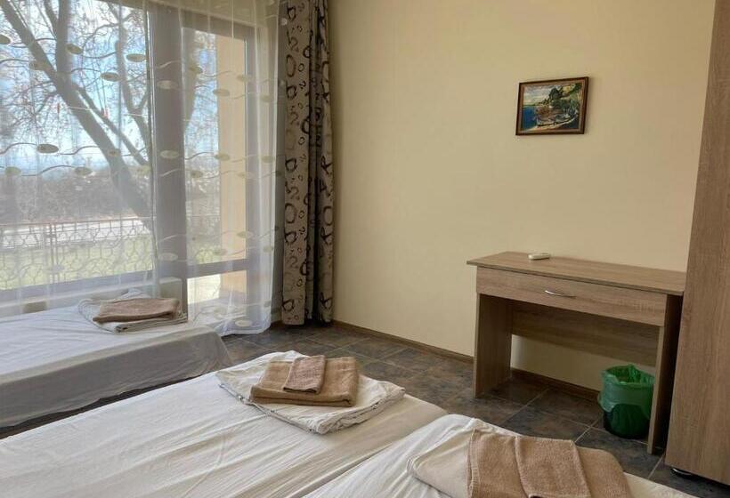 پانسیون Villa Elina