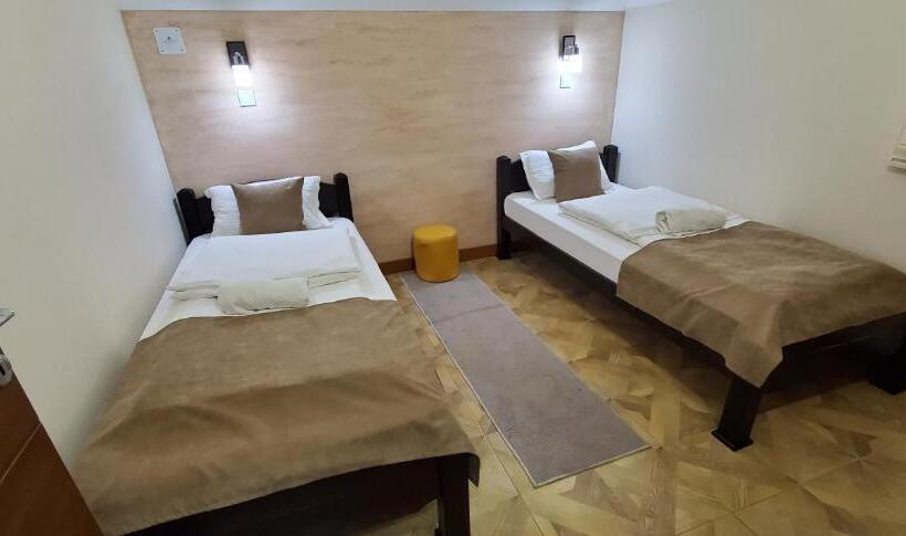 استراحتگاه Cuki Residence