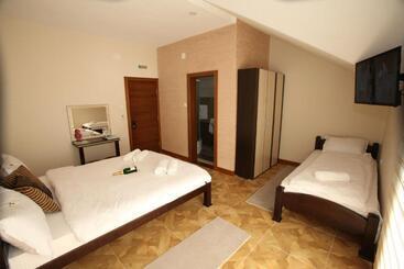 استراحتگاه Cuki Residence