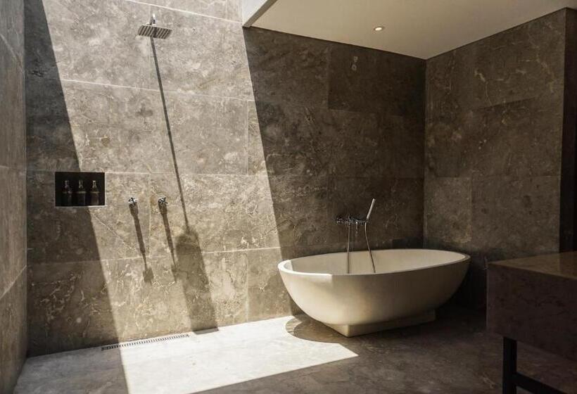 استراحتگاه Sanglung Villas & Suites