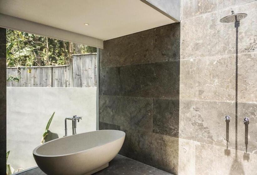 استراحتگاه Sanglung Villas & Suites