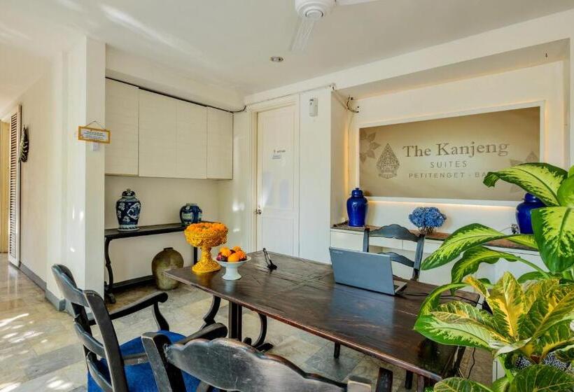 Отель The Kanjeng Suites Petitenget