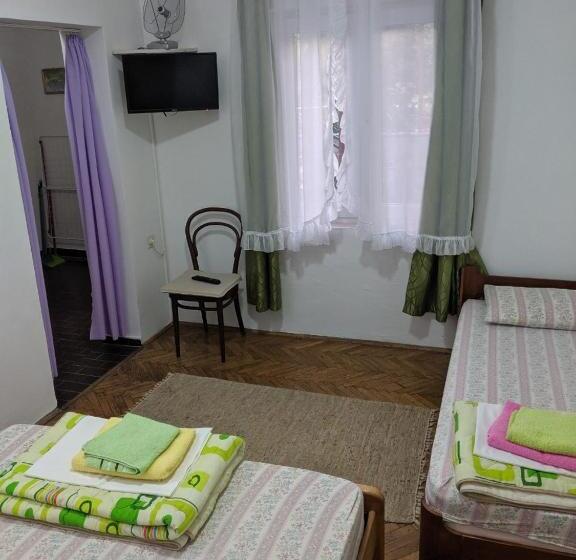 پانسیون Apartmani Sara