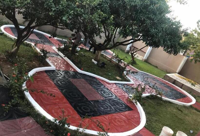 پانسیون Kiverly Guest House