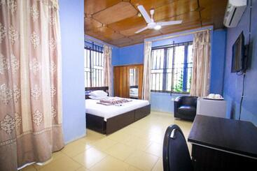 پانسیون Kiverly Guest House