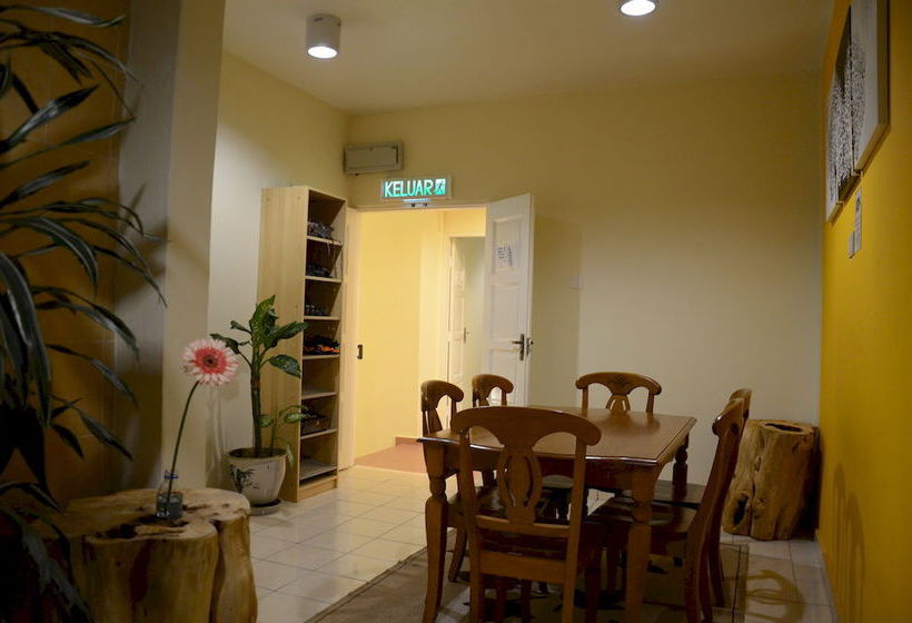 هاستل Father S Guest House