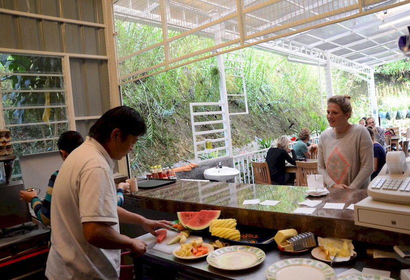 هاستل Father S Guest House