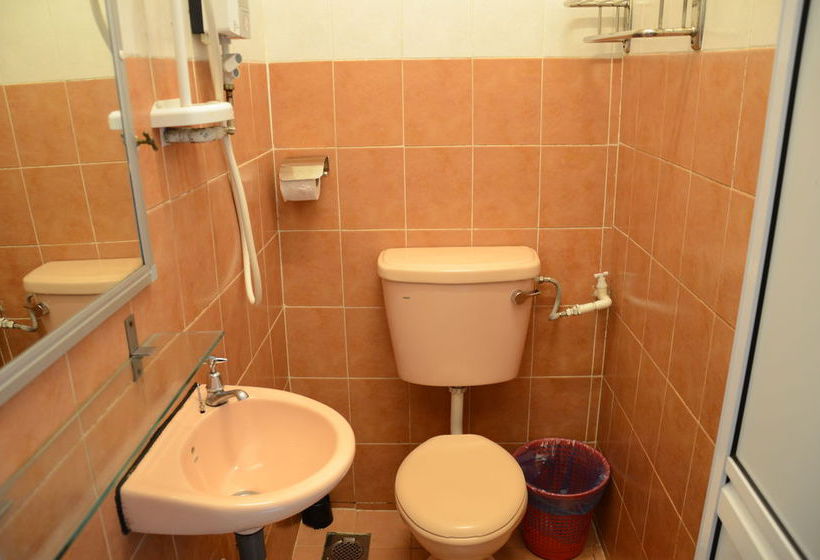 هاستل Father S Guest House