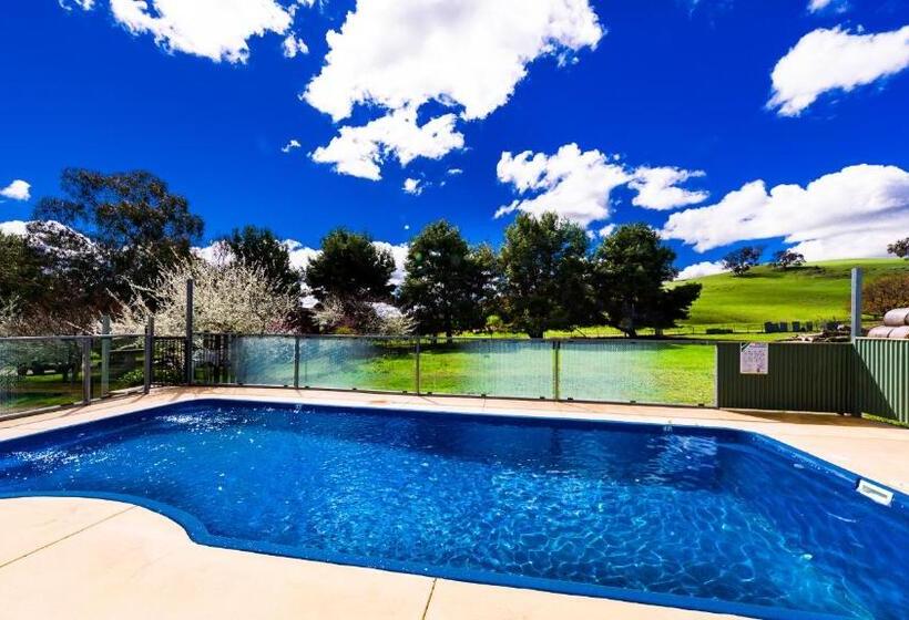 Hillview Farmstay