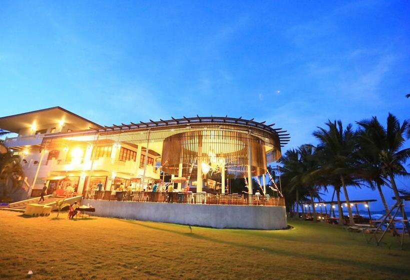 هتل Bansaithong Beach Resort