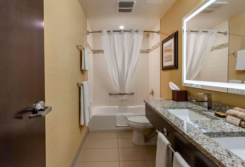 Отель Best Western Plus Drayton Valley All Suites