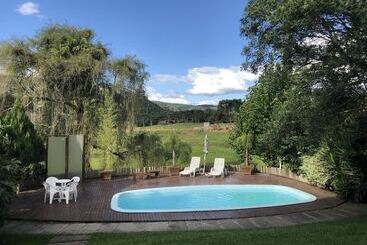 هتل Fazenda Pedras Brancas