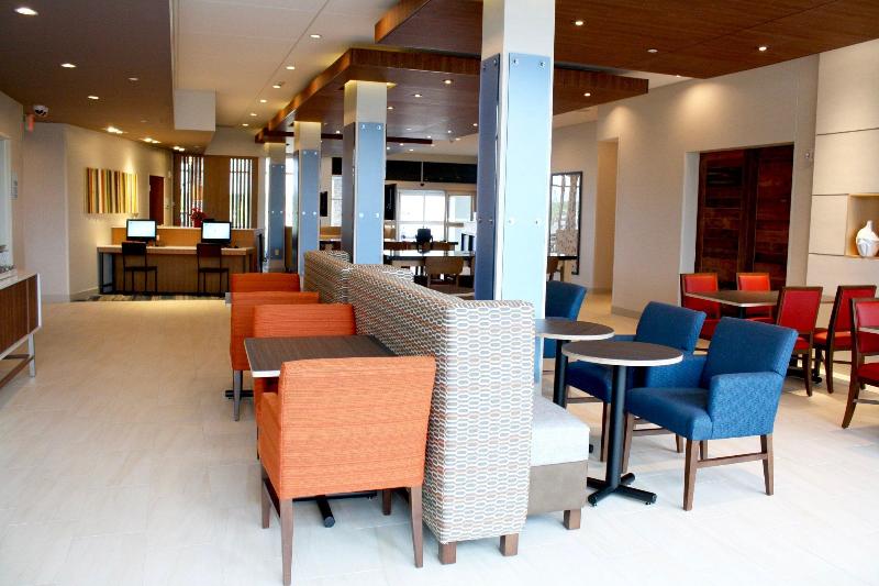 호텔 Holiday Inn Express & Suites Duluth North   Miller Hill, An Ihg