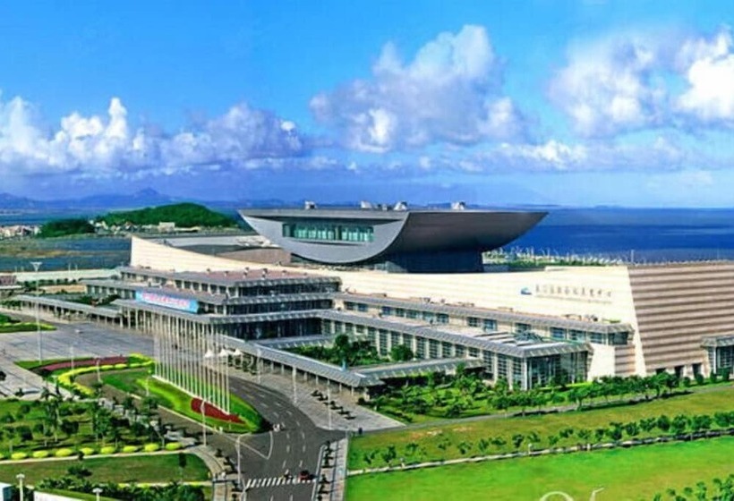 Отель Mercure Xiamen On The Bund