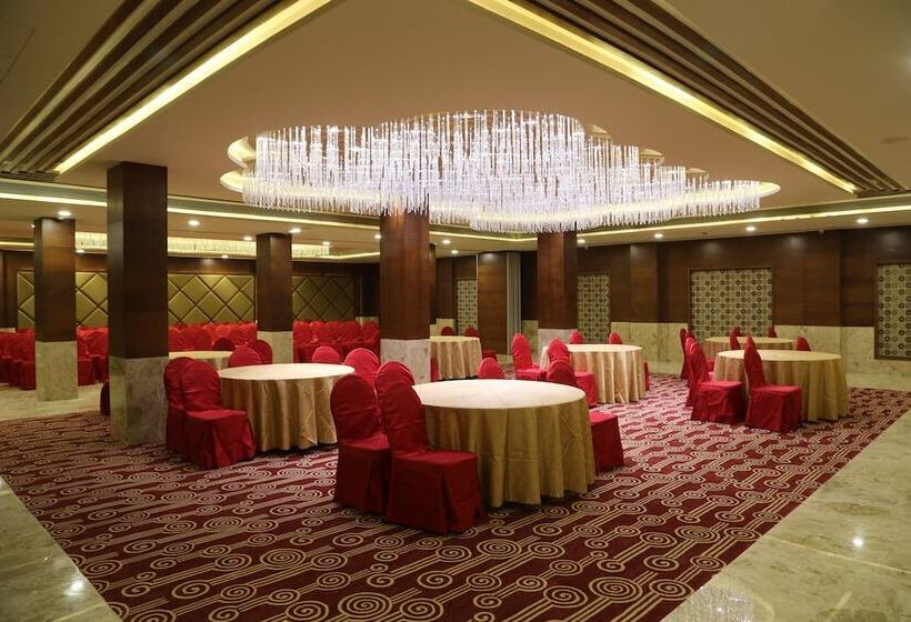 Отель The Fern Residency Mundra