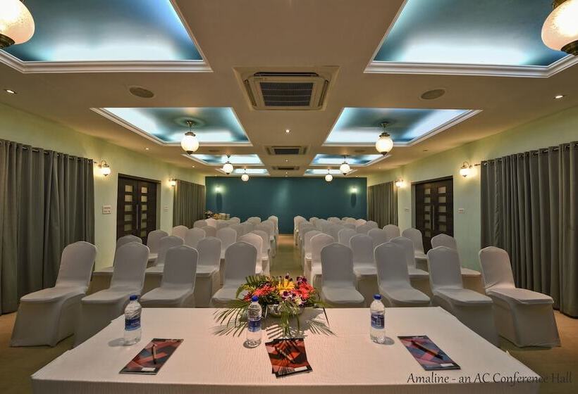 فندق The Fern Samali Resort