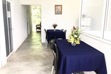پانسیون Holiday Inn Unawatuna