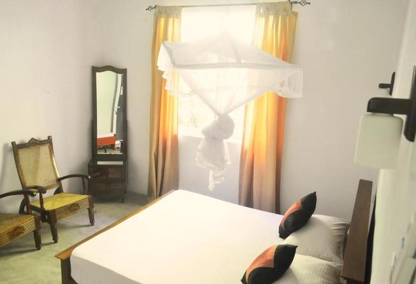 پانسیون Holiday Inn Unawatuna