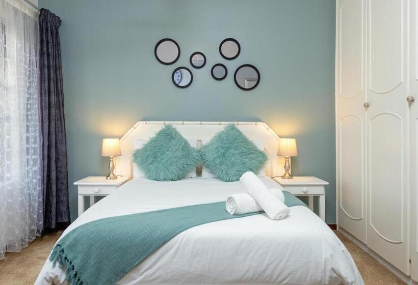 פנסיון Zesty Guesthouse