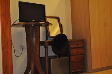 Tuck Inn