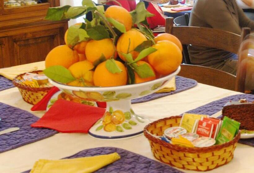 تختخواب و صبحانه L Orangerie Di Cartia Giovanni