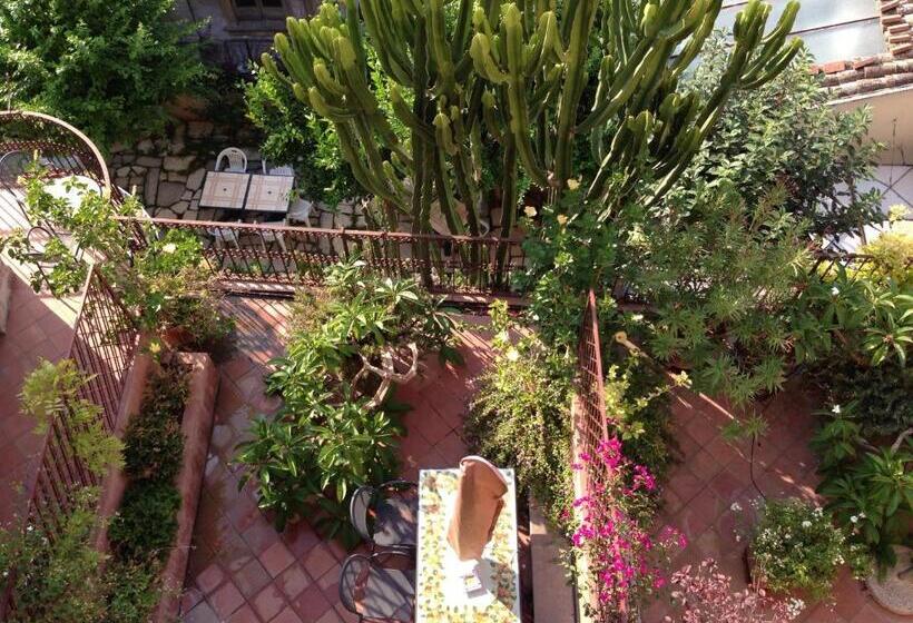تختخواب و صبحانه L Orangerie Di Cartia Giovanni