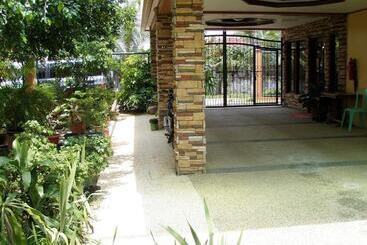 تختخواب و صبحانه Mariafe Inn