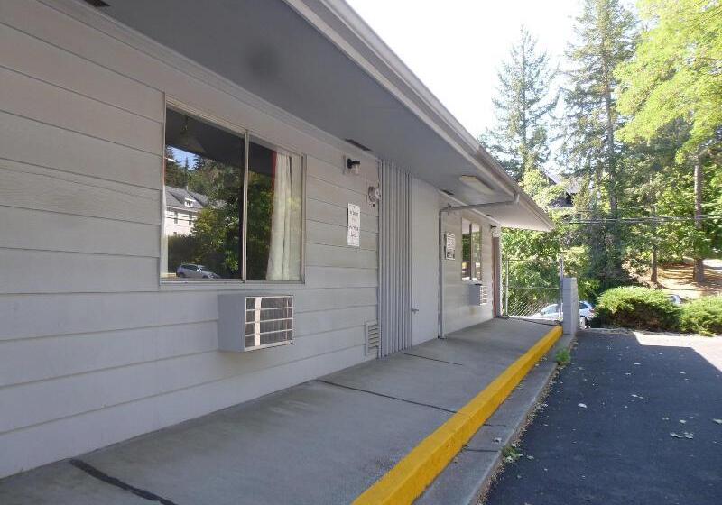 Cougar Land Motel