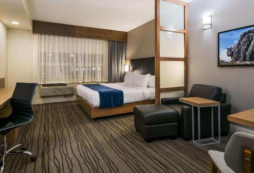 فندق Best Western Plus Sawridge Suites
