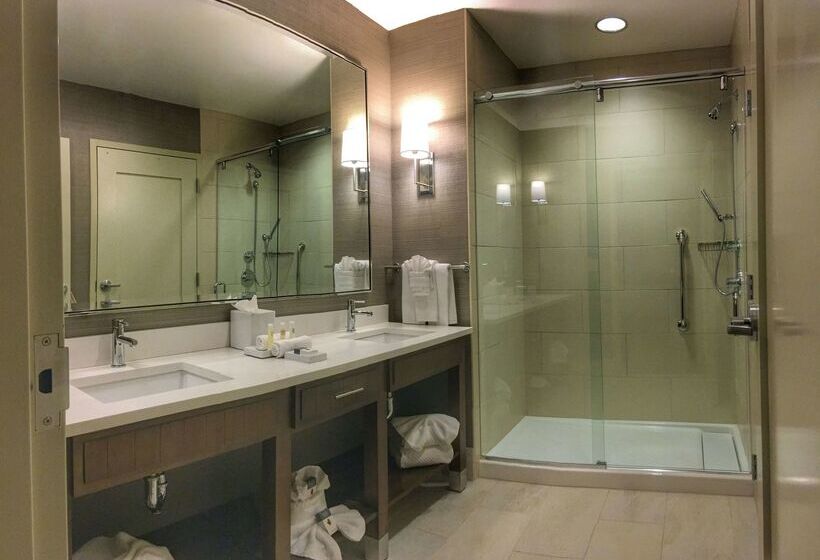 هتل Doubletree By Hilton Reading