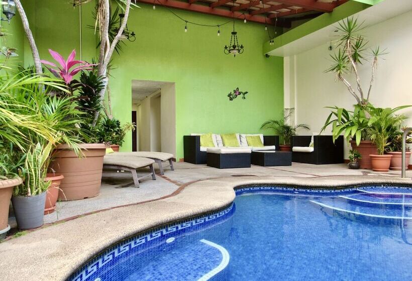هتل La Guaria Inn & Suites