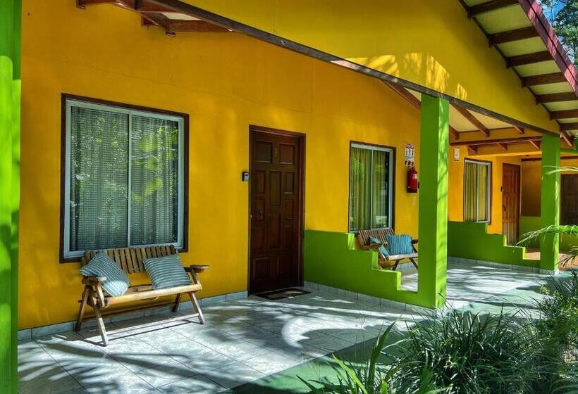 هتل Loma Real Hot Springs Bed & Breakfast